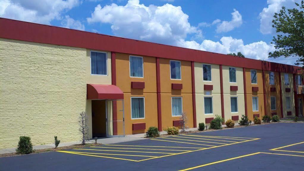 Country Garden & Suites-Benton Exterior photo